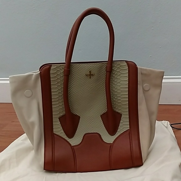 Pour La Victoire Butler Tote - Picture 1 of 6